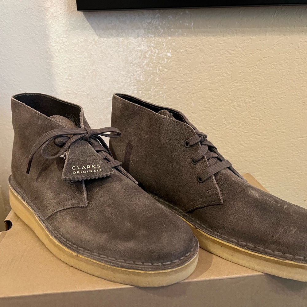 Clarks Men's Gray Chukka Boots